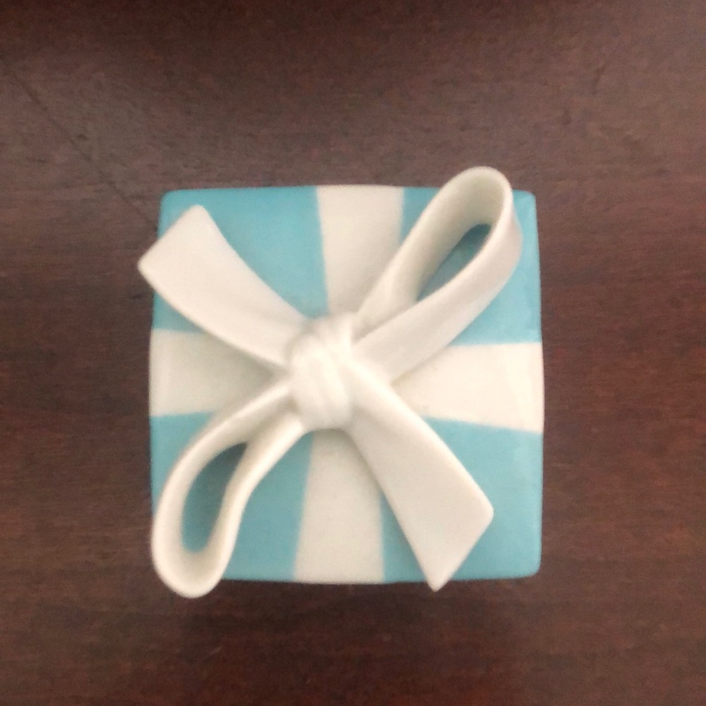 Tiffany ceramic box